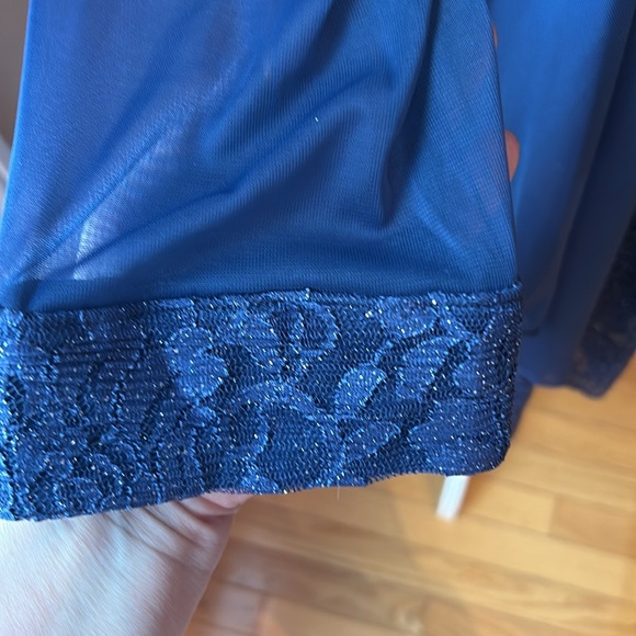 Woman’s dress - Picture 5 of 6